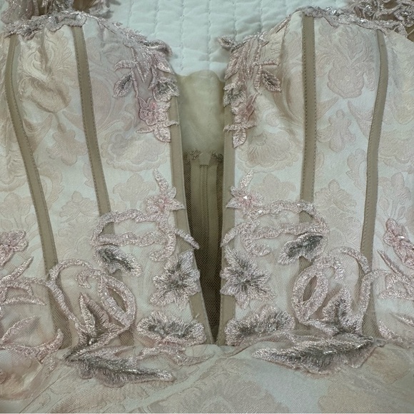 LO’ ADORO Nude Blush Corset Bodice Brocade Elegant Lace Wedding Dress - Picture 4 of 16